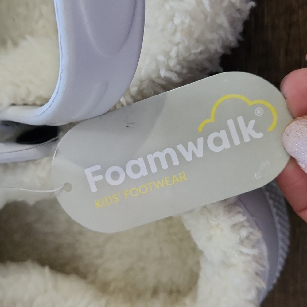 NWT Kids Foamwalk White Furry Lined Clogs, size 13/1 - Picture 11 of 11